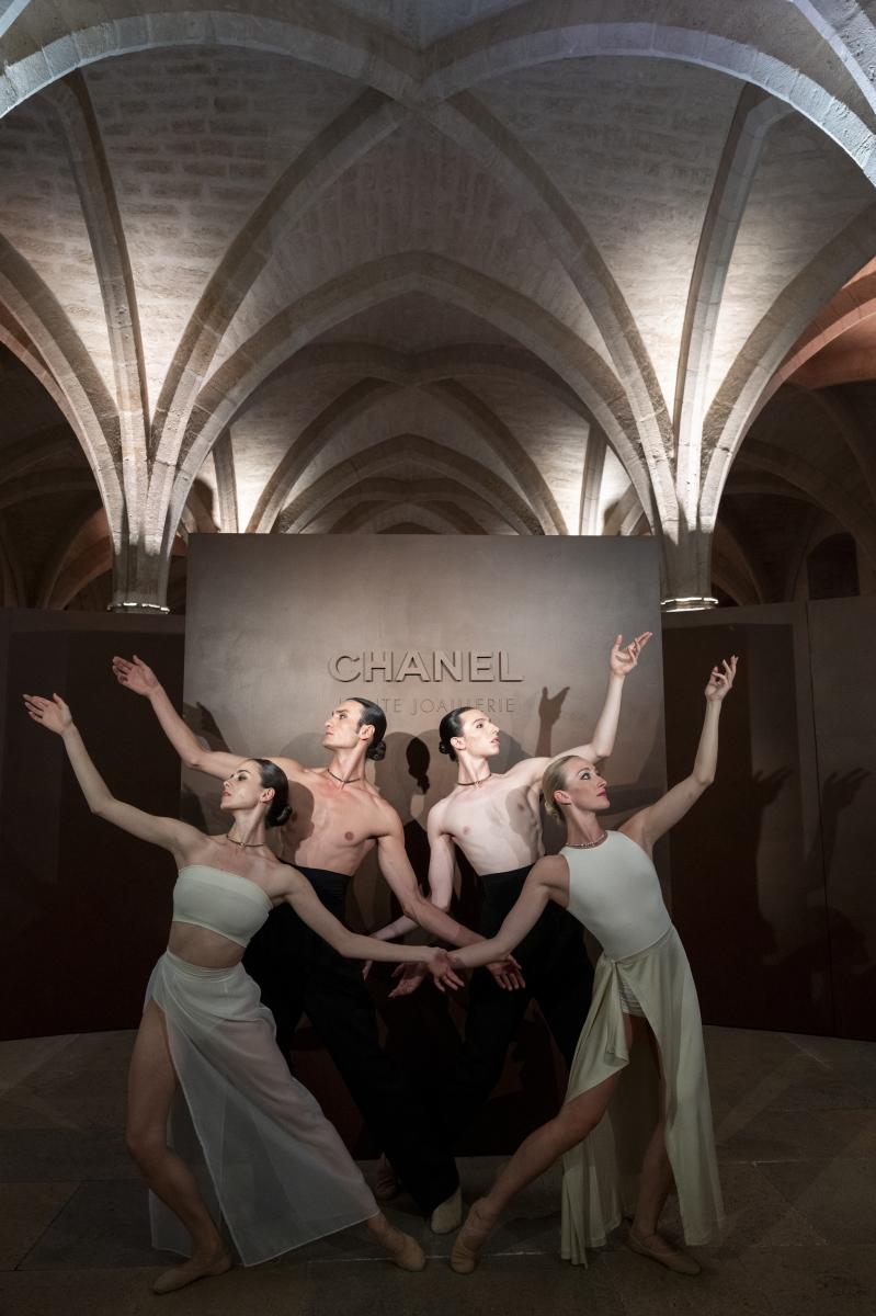 Skiss-Chanel-HauteJoaillerie-photographe-événementiel-danseurs